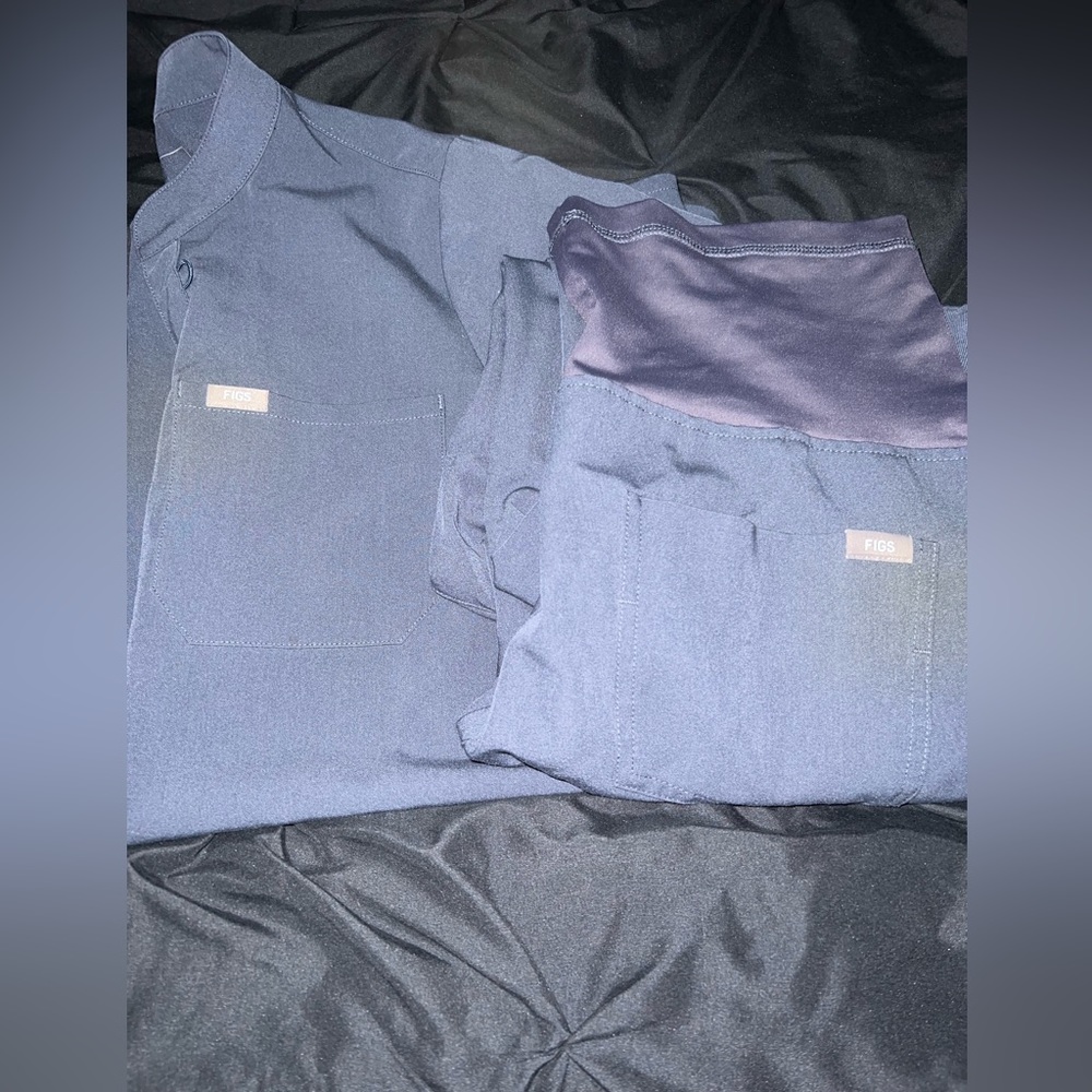 Figs maternity scrub set